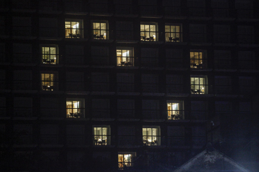 ”Dengan simbol love ini kita mengungkapkan rasa rindu. Melalui cahaya berbentuk love pula kami berharap ini cepat berlalu dan pariwisata di Kota Bogor kembali seperti sedia kala,” kata Marketing Com­munication Hotel THE 1O1 Bogor Suryakancana, Restiana.