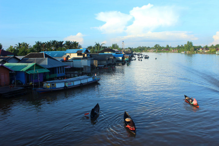 Suasana pasar terapung Lok Baintan yang sepi pengunjung di Desa Lok Baintan, Kabupaten Banjar, Kalimantan Selatan, Jumat, 10 April 2020.