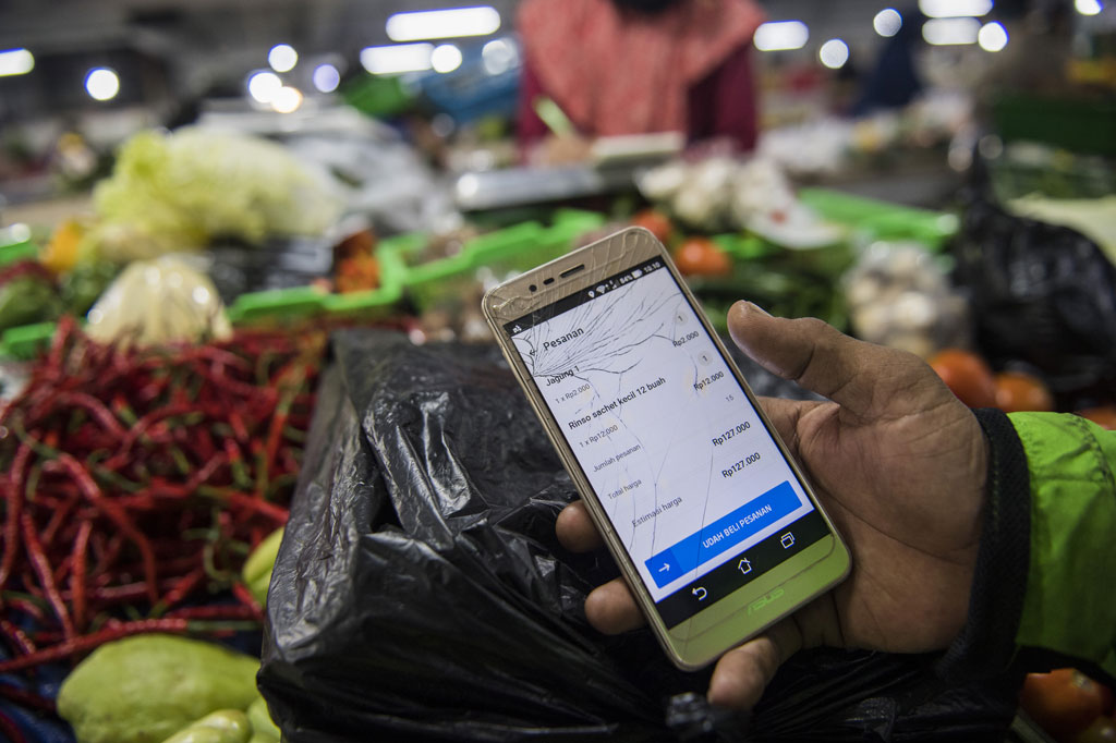 Belanja Daring di Pasar Kosambi Bandung - Medcom.id