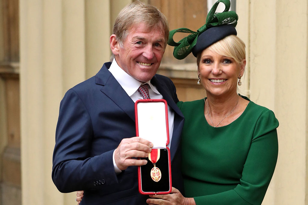 Dalglish, yang juga membuat lebih dari 100 penampilan internasional untuk Skotlandia, dianugerahi gelar kebangsawanan oleh Ratu Elizabeth II pada 2018. 