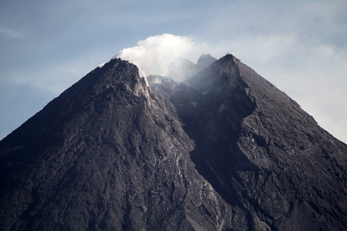 Gunung Merapi  Berstatus Waspada Medcom id