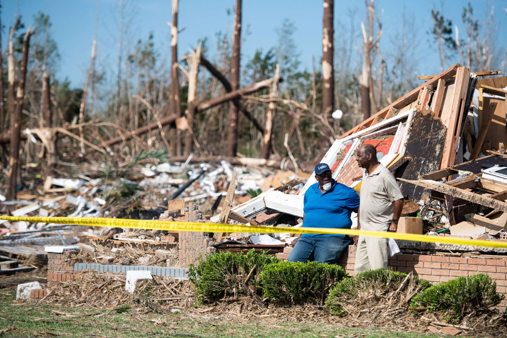 Serangkaian tornado di seluruh Amerika Serikat bagian selatan yang dimulai pada Minggu Paskah (12 April 2020) dan berlanjut hingga Senin, 13 April 2020 mengakibatkan sedikitnya 32 orang tewas dan dan puluhan lainnya cedera.