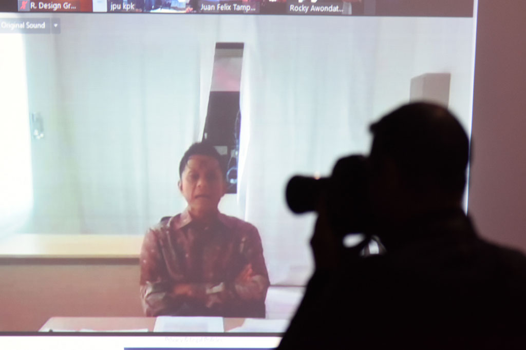 Sidang tersebut beragenda mengkonfrontir keterangan kedua terdakwa, yakni mantan Dirut Garuda Indonesia Emirsyah Satar dan mantan Direktur Utama PT Mugi Rekso Abadi (MRA) Soetikno Soedarjo.