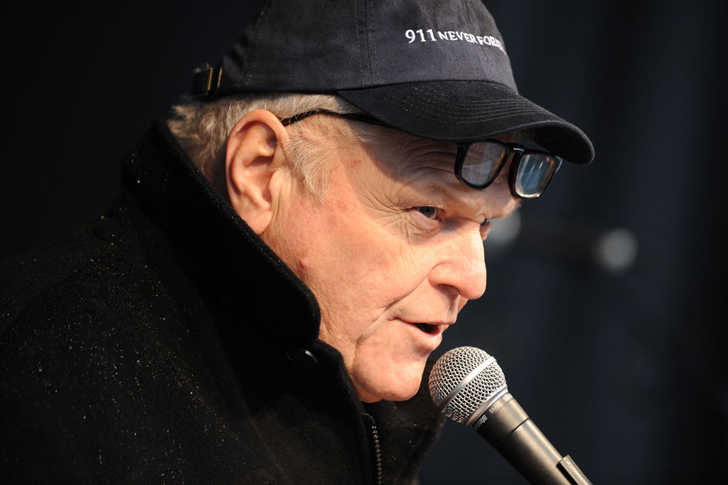 Dennehy meninggal karena sebab-sebab alami yang tidak ada kaitannya dengan virus korona (covid-19) di rumahnya di Connecticut, Rabu malam. Istrinya Jennifer dan putranya Cormac berada di sisinya saat Dennehy meninggal. Dia meninggalkan seorang istri dan lima anak.