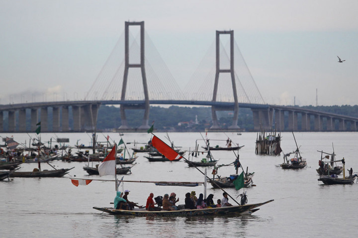 Tradisi pembacaan selawat 'Maulid Burdah' tersebut dilakukan setiap tahun untuk menyambut datangnya bulan suci Ramadan. Selain itu pembacaan selawat tersebut untuk memohon keselamatan dan keberkahan rezeki di tengah pandemi virus korona (covid-19).