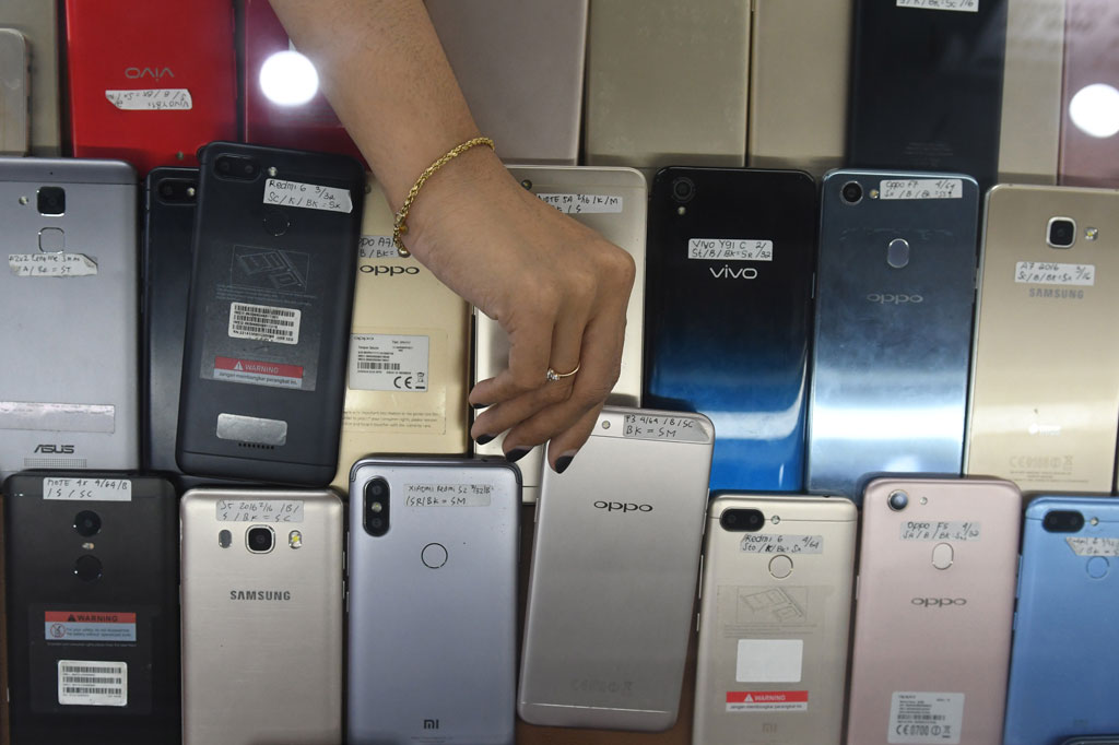 Aturan ini hanya berlaku pada perangkat yang dibeli setelah 18 April, sementara untuk pengguna yang sudah aktif menggunakan ponsel sebelum aturan berlaku, tidak perlu melakukan apa pun. Validasi IMEI berlaku untuk perangkat seluler seperti ponsel dan tablet, namun, tidak berlaku untuk laptop.