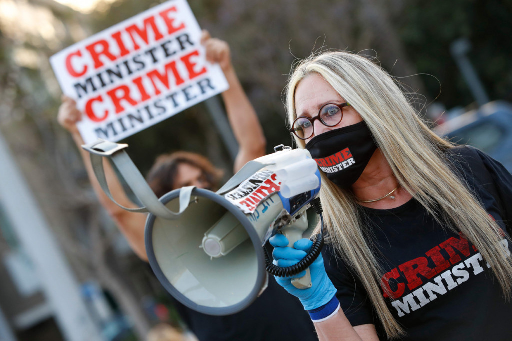 Kementerian Kesehatan Israel mengizinkan warga untuk melakukan demo dengan tetap menerapkan prosedur pencegahan virus korona. 