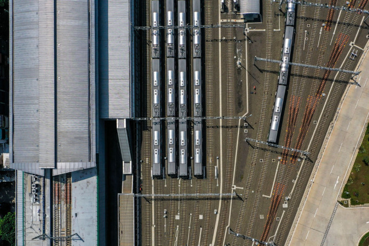 Data Badan Pengelola Transportasi Jabodetabek (BPJT) menyebutkan pada awal April sampai 15 April 2020, jumlah penumpang MRT hanya berkisar lima ribu penumpang per hari atau turun sebesar 94,11 persen dibandingkan dengan bulan Januari 2020. 