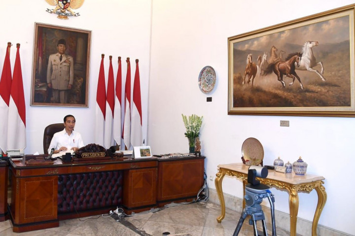 Jokowi menyampaikan hal tersebut dalam rapat terbatas dengan tema 'Lanjutan Pembahasan Antisipasi Mudik' melalui 'video conference' bersama Wakil Presiden Ma'ruf Amin dan para menteri Kabinet Indonesia Maju.