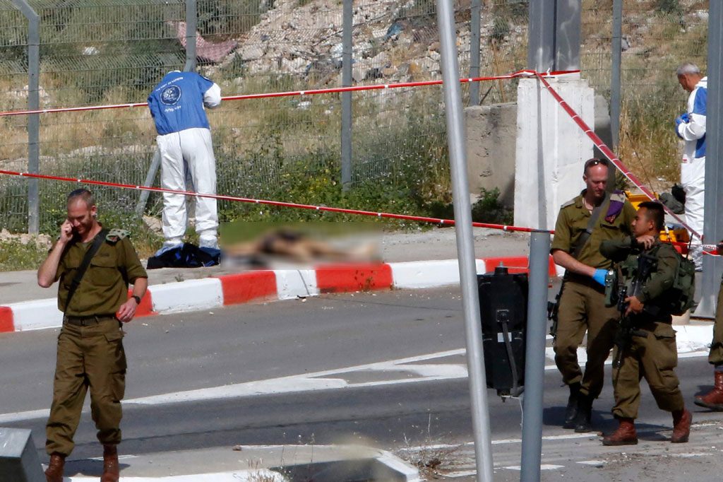 Rosenfeld menyebutkan polisi itu mengalami luka parah dalam insiden dekat permukiman Yahudi Maale Adumim, di Tepi Barat.