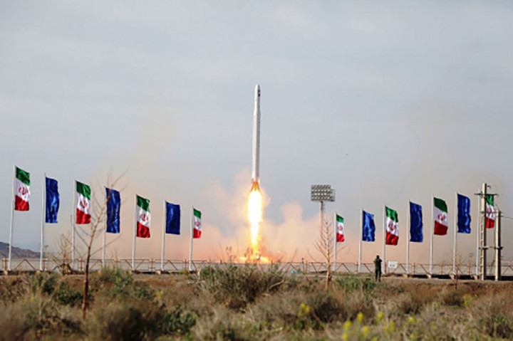 Pasukan Pengawal Revolusi Iran (IRGC) pada Rabu, 22 April 2020 mengumumkan pihaknya berhasil meluncurkan satelit militer perdana mereka ke orbit.