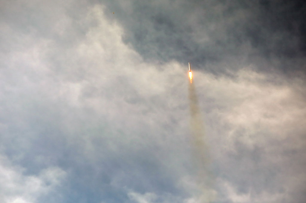 AS menduga bahwa program satelit Iran tersebut merupakan kedok untuk mengembangkan misilnya, sementara Iran sebelumnya bersikeras kegiatan kedirgantaraan mereka telah mematuhi kewajiban internasional.