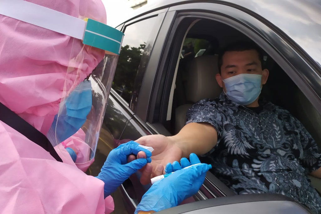 Memasuki hari kedua, Kamis, 23 April 2020, karyawan Media Group dan masyarakat umum masih antusias mengikuti rapid test yang diselenggarakan secara drive thru tersebut.