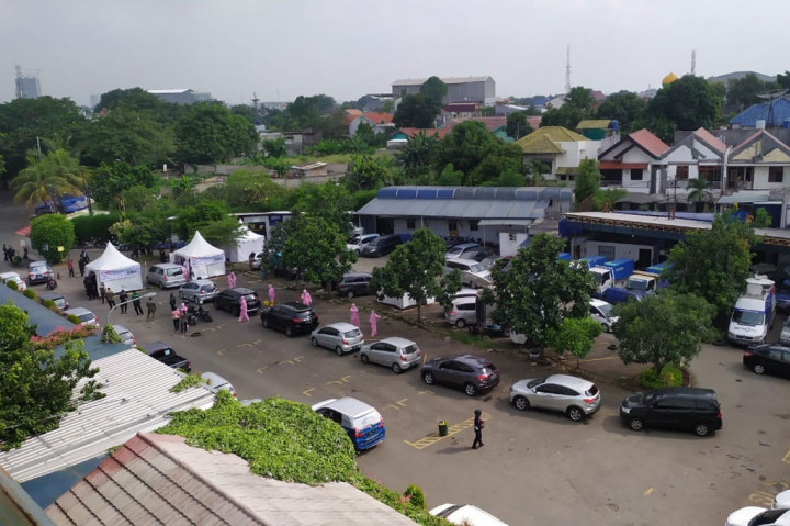 Suasana hari kedua penyelenggaraan rapid test yang diselenggarakan Homecare24 bekerja sama dengan medcom.id di kawasan Gedung Media Group, Kedoya, Kebon Jeruk, Jakarta, Kamis, 23 April 2020.