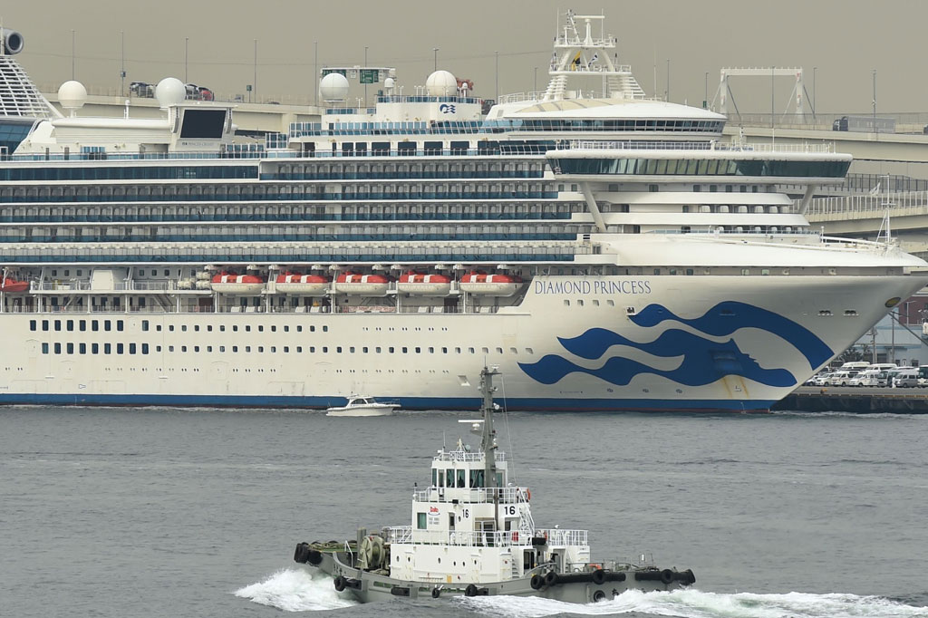 Penularan covid-19 di Costa Atlantica terjadi setelah kasus serupa menimpa kapal pesiar Diamond Princess di Yokohama dua bulan lalu. Di Diamond Princess, lebih dari 700 orang diketahui mengidap virus tersebut.