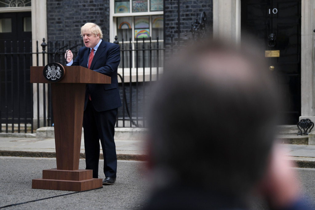 Johnson, yang dites positif terkena virus corona pada akhir Maret. Awalnya dia mengatakan mengalami memiliki gejala ringan. Dia dirawat di rumah sakit pada awal April dan kemudian ditempatkan di perawatan intensif selama 3 hari setelah kondisinya memburuk.