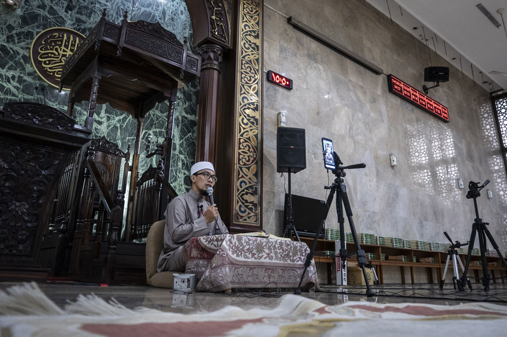 Sekretaris Dewan Pengurus Masjid Agung Sunda Kelapa Ismed Hasan Putro menyebut kegiatan ibadah di lingkungan masjid selama bulan suci Ramadhan 1441 Hijriah ditiadakan.