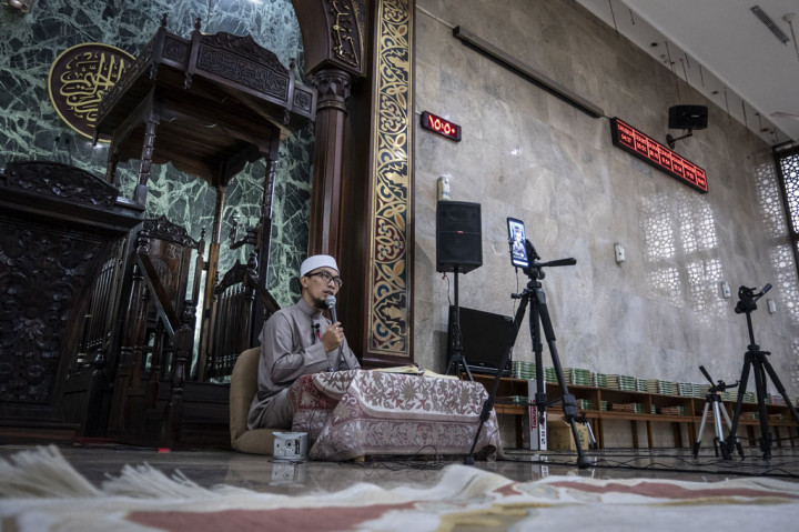 Sekretaris Dewan Pengurus Masjid Agung Sunda Kelapa Ismed Hasan Putro menyebut kegiatan ibadah di lingkungan masjid selama bulan suci Ramadhan 1441 Hijriah ditiadakan.