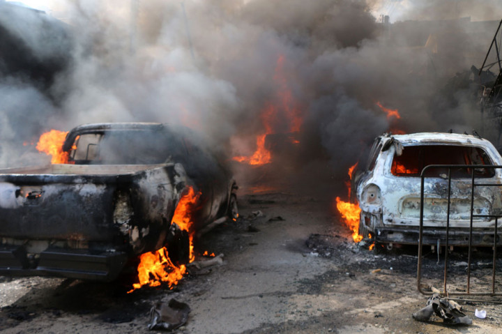 Sebuah bom truk bahan bakar mengguncang sebuah kota di bagian utara Suriah yang dikendalikan Turki, Selasa, 28 April 2020 waktu setempat. Sedikitnya 36 orang tewas sementara beberapa lainnya luka-luka akibat peristiwa tersebut.