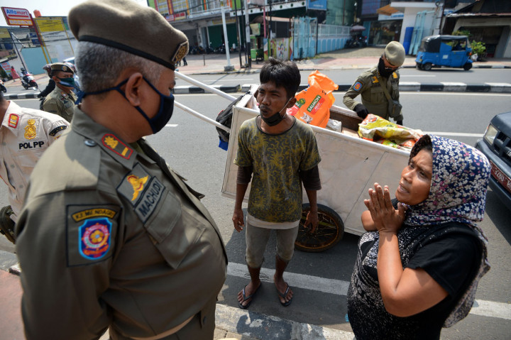 Puluhan penyandang masalah kesejahteraan sosial (PMKS) yang terjaring di Jakarta Timur akan ditampung di GOR Ciracas.