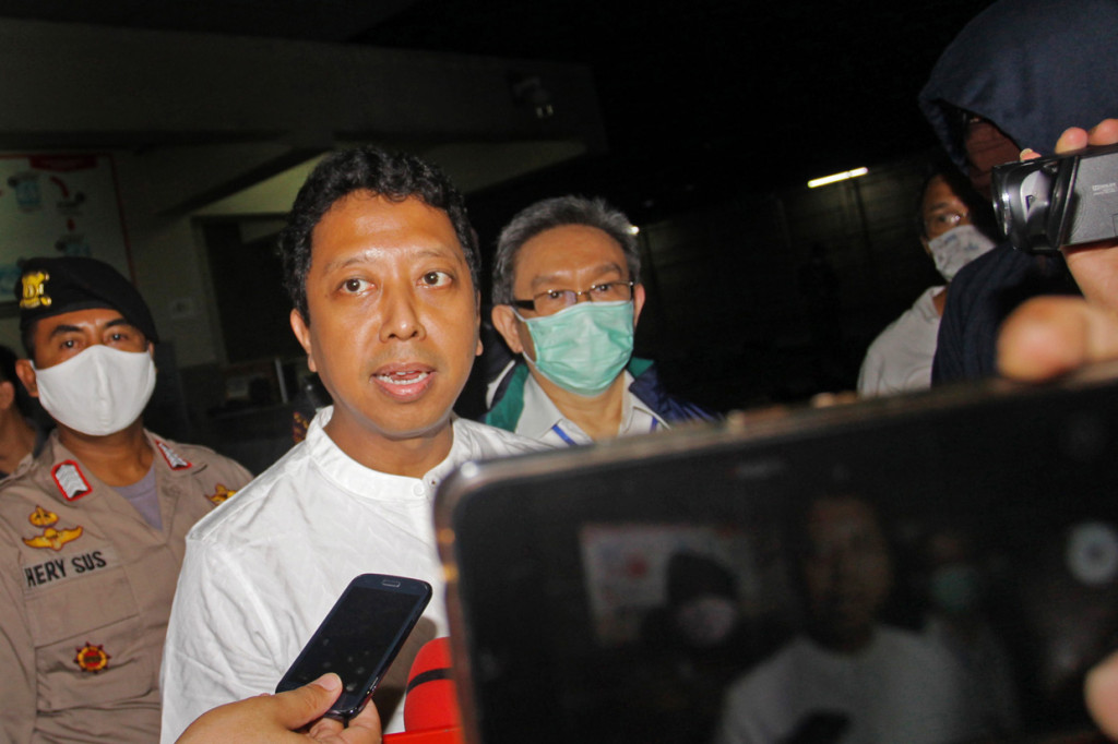 Saat keluar dari rutan, Rommy menyampaikan rasa syukurnya, Ia mengatakan, pembebasannya hari ini merupakan berkah Bulan Ramadan sehingga ia bisa kembali berkumpul dengan keluarga.
