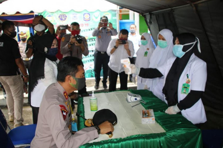 Pada kunjungan tersebut Kapolda menginstruksikan agar personel yang bertugas di post check point Saree, Aceh Besar agar dapat mendeteksi penumpang yang diduga terjangkit virus korona (covid-19).