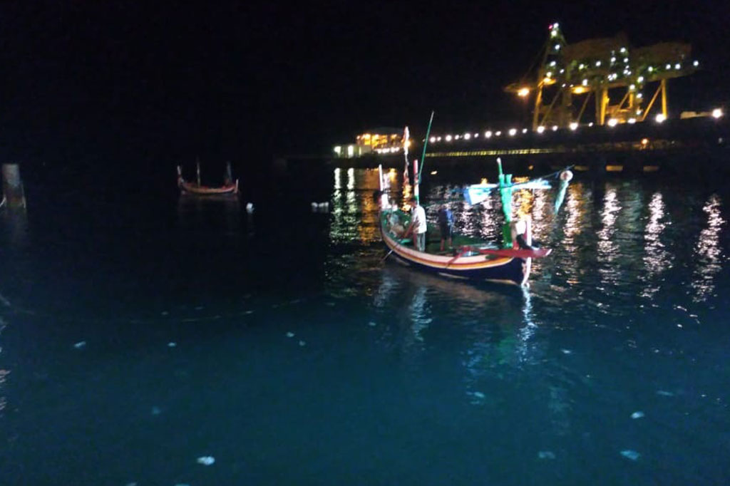 Ubur-ubur dikendalikan dengan menggunakan pengamanan jaring sebanyak tiga lapis di dekat mesin pembangkit. Letak jaring pengaman berada di 'canal intake', mesin pompa, dan depan area mesin.