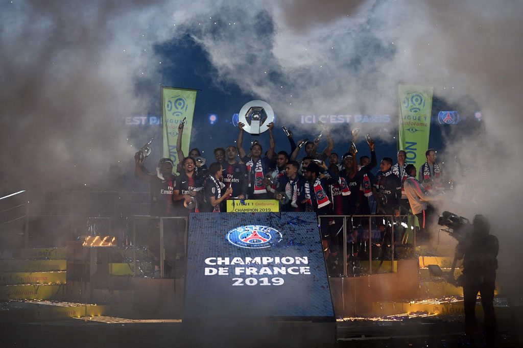 Sebelum musim ditangguhkan, PSG sudah mengoleksi 68 poin dengan 11 pertandingan tersisa dan unggul 12 poin atas Marseille yang berada di posisi kedua.