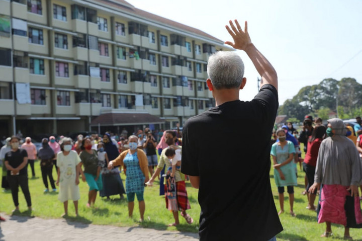Selain kepada buruh yang dirumahkan atau di PHK, bantuan-bantuan itu, lanjut Ganjar, juga diberikan kepada mereka yang sangat membutuhkan. Mereka yang usahanya mandek atau terkena dampak lain juga akan dibantu.