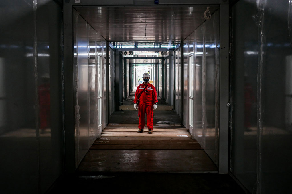 Pertamina mendirikan rumah sakit darurat untuk pasien virus korona (covid-19) di lapangan bola Simprug, Jakarta Selatan, yang akan beroperasi pada awal Juni 2020 mendatang.