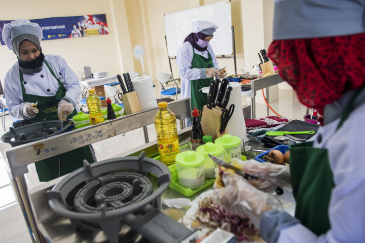 BLK Lembang bergerak pada program katering. Sementara produk yang dihasilkan peserta pelatihan akan dibagikan kepada masyarakat sekitar yang membutuhkan. 