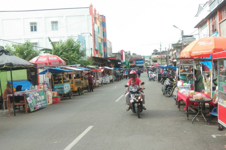Sejumlah lapak takjil bahkan telah diatur sesuai dengan petunjuk oleh Dinas Perindustrian dan Perdagangan (Disperindag) Aceh dan Dinas Perhubungan (Dishub) Aceh serta Satpol PP Kota Banda Aceh.