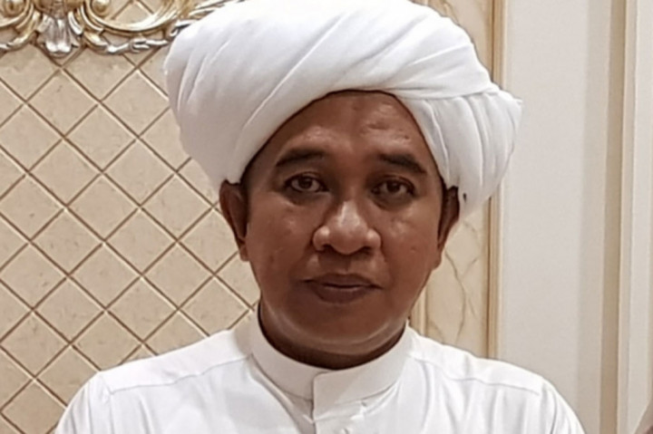 Ulama kelahiran 10 Februari 1972 tersebut dikabarkan telah menjalani perawatan di RS di Jakarta sejak beberapa hari sebelum wafat karena sakit jantung.