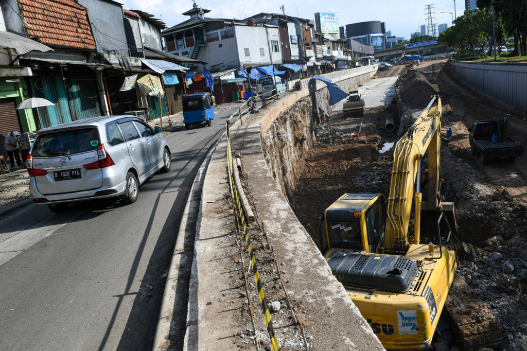 Meski dalam penerapan Pembatasan Sosial Berskala Besar (PSBB) akibat pandemi COVID-19, proyek yang menelan anggaran mencapai Rp121,1 miliar dan ditargetkan selesai pada Desember 2020.