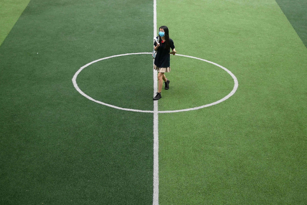 Keputusan membuka kembali sekolah-sekolah diambil setelah Vietnam melonggarkan langkah social distancing pada akhir April.