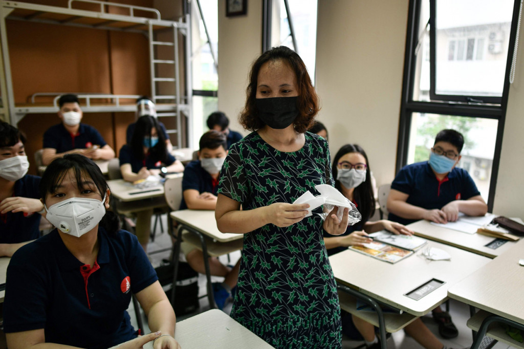 Para pakar menyebut langkah tegas seperti karantina massal dan pelacakan kontak yang luas untuk kesuksesan nyata Vietnam mengendalikan virus Korona.
