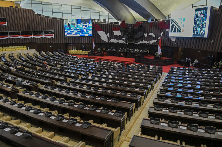 Suasana Rapat Paripurna ke-14 Masa Persidangan III 2019-2020 di Kompleks Parlemen, Senayan, Jakarta.