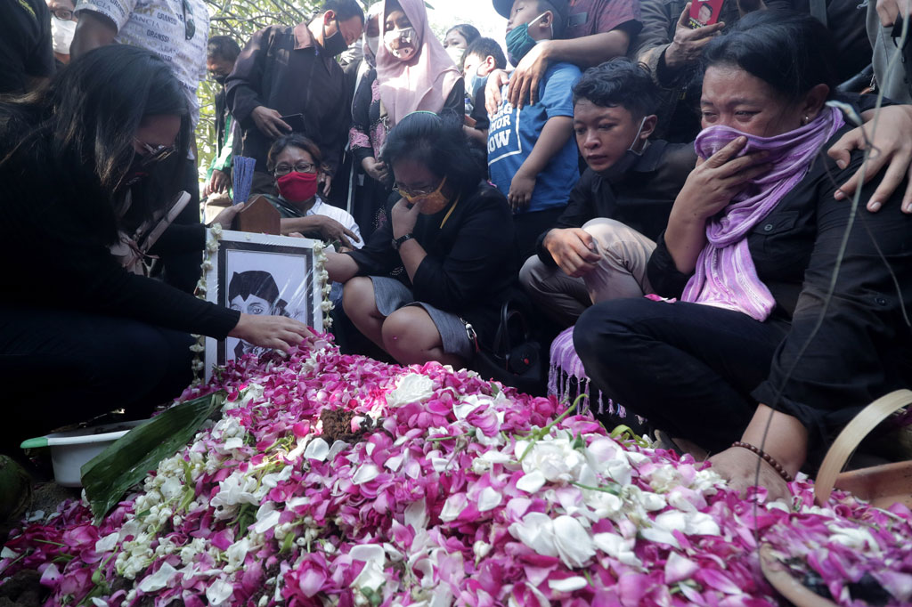 Penyanyi campursari Didi Kempot dimakamkan di Tempat Pemakamam Umum (TPU) Desa Majasem, Kecamatan Kendal, Kabupaten Ngawi, Jawa Timur, yang merupakan kampung halaman istri almarhum.