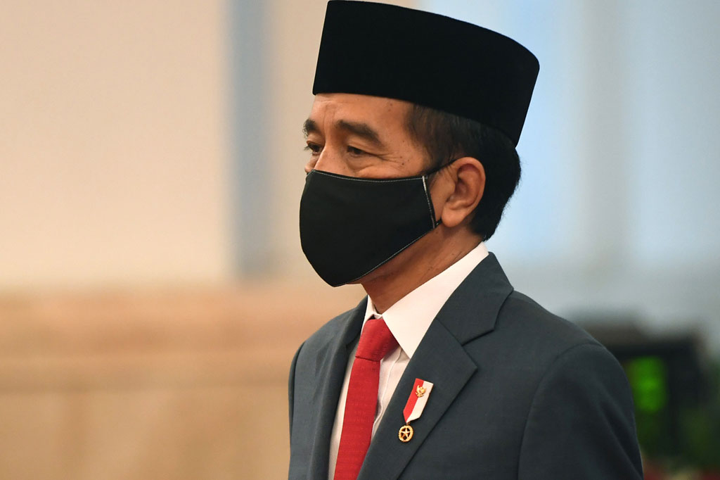 Presiden Joko Widodo melantik Dian Ediana Rae sebagai Kepala Pusat Pelaporan dan Analisis Transaksi Keuangan (PPATK) 2016-2021 di Istana Negara, Jakarta, Rabu, 6 Mei 2020.