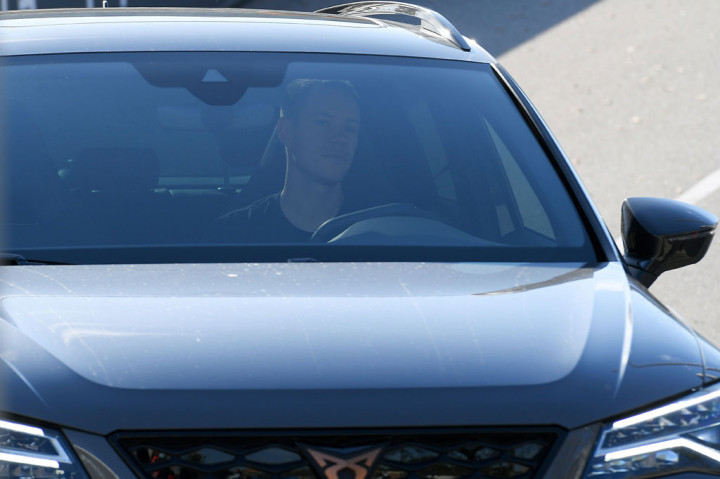 Tes virus korona tersebut dilakukan di Ciutat Esportiva Joan Gampar, di Sant Joan Despi, markas latihan Barcelona, yang akan kembali digunakan secara individual dan menerapkan praktik jarak sosial dalam beberapa hari ke depan.