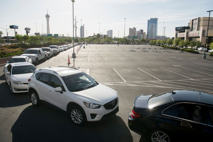 Rumah judi kasino di Las Vegas, AS berubah menjadi 'food bank' atau pusat koordinasi makanan dari sumbangan yang dikerahkan sejumlah pihak. Hal ini untuk meminimalisir kekurangan makanan dampak virus korona jenis baru (covid-19).