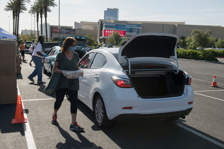 Larry Scott, Chief Operating Officer lembaga nirlaba Three Square Food Bank mengatakan makanan itu layak dikonsumsi karena disimpan di rak dan mesin pendingin milik kasino.