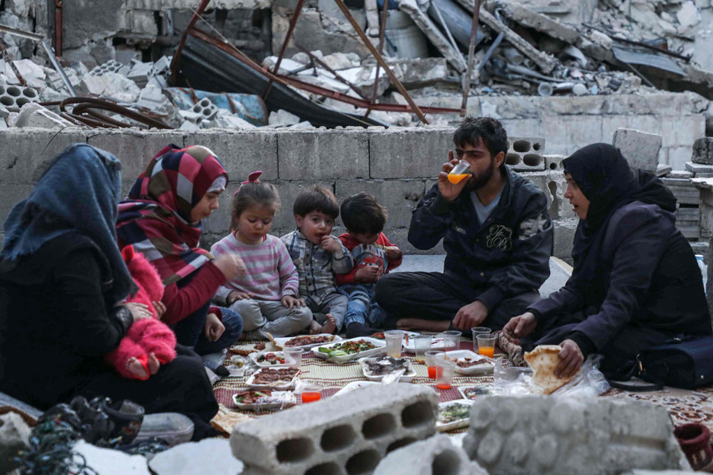 Telah terjadi serangan yang melibatkan bahan peledak improvisasi (IED) di bagian utara dan timur Suriah di bawah kendali angkatan bersenjata Turki dan Pasukan Demokratik Suriah (SDF) yang dipimpin Kurdi. Setidaknya 35 kematian warga sipil pada April.