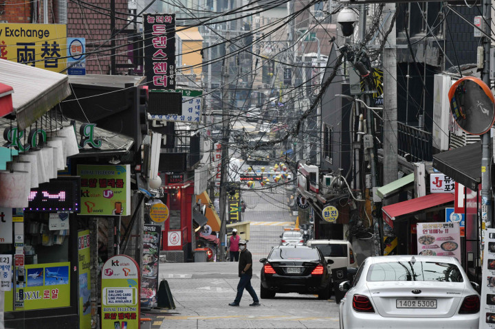 Dari 34 kasus baru, 26 di antaranya merupakan transmisi lokal. Sementara, 8 lainnya merupakan kasus impor.
