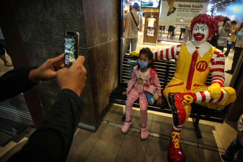 McDonald's pertama di Indonesia yang sudah beroprasi selama 30 tahun ditutup permanen dengan pada hari Minggu 10 Mei 2020, dengan pemesanan terakhir pukul 10.05 malam, menyusul rencana manajemen gedung Sarinah akan melakukan renovasi, dan mengubah strategi bisnis pada bangunan milik pemerintah itu.