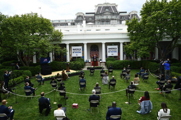 Presiden Amerika Serikat (AS) Donald Trump mengadakan konferensi pers (konpers) soal perkembangan upaya memerangi virus Korona (Covid-19) di Gedung Putih, Washington DC.