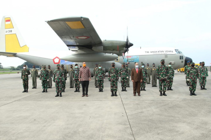 Upacara pemberangkatan bantuan kemanusiaan dari Pemerintah Indonesia ke Pemerintah Republik Fiji dipimpin langsung oleh Panglima TNI Marsekal Hadi Tjahjanto, di Base Ops Pangkalan Udara (Lanud) Halim Perdanakusuma, Jakarta Timur, Selasa, 12 Mei 2020.