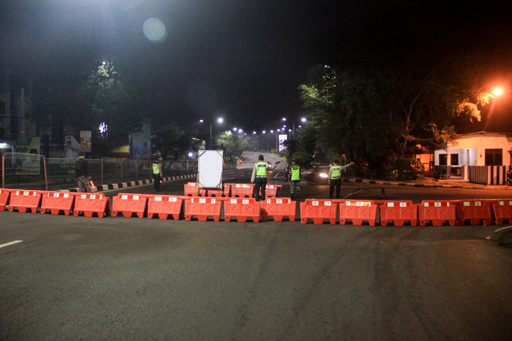 Pelaksanaan Pembatasan Sosial Berskala Besar (PSBB) Surabaya Raya yang meliputi, Kota Surabaya, Kabupaten Sidoarjo, dan Gresik berakhir Senin, 11 Mei 2020, diperpanjang sampai 25 Mei 2020 karena penyebaran virus korona (covid-19) di Surabaya Raya dinilai masih masif.