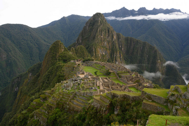 Peru akan mengizinkan beberapa penduduk lokal masuk gratis ke Machu Picchu dan situs arkeologi lainnya, dalam upaya untuk memulai industri pariwisata.