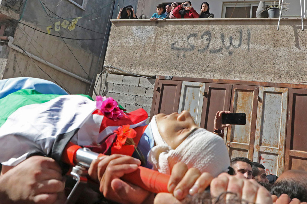 Seorang remaja Palestina ditembak mati pasukan Israel selama bentrokan di Tepi Barat yang diduduki pada Rabu, 13 Mei 2020. Zaid Qaysia, 15, dimakamkan di Kota Hebron diiringi ratusan pelayat.